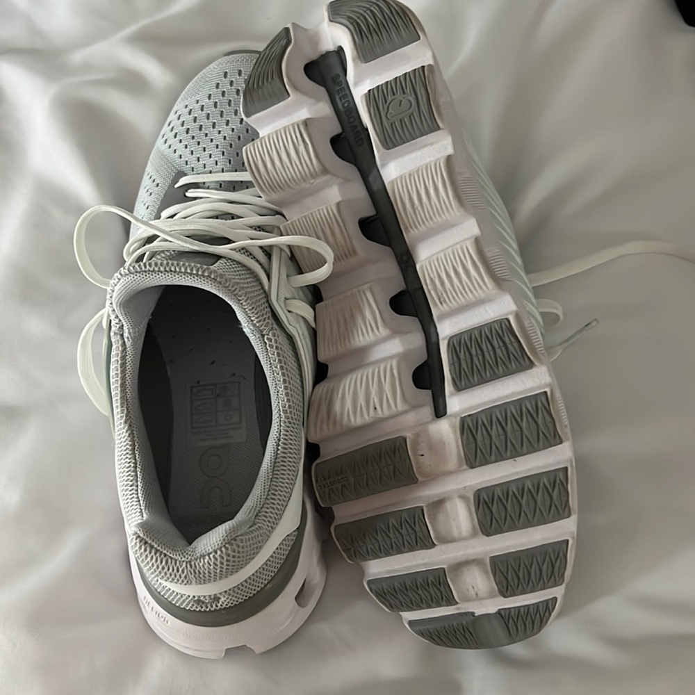 Oc  oncloud shoes worn once